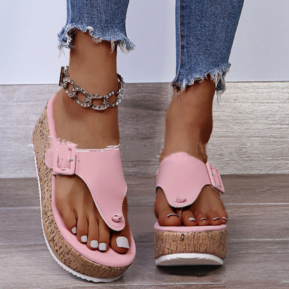 Sandales d'été modèle tongs semelle haute